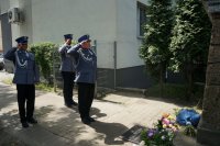 złożenie kwiatów pod pomnikiem poległych policjantów